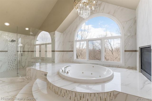 5695 N Branford Drive, West Bloomfield, MI 48322