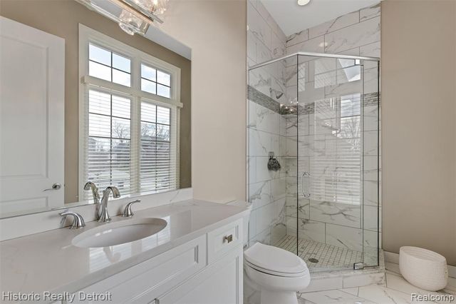 5695 N Branford Drive, West Bloomfield, MI 48322