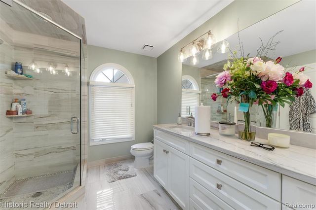 5695 N Branford Drive, West Bloomfield, MI 48322
