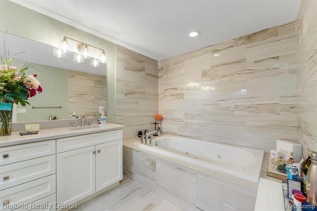 5695 N Branford Drive, West Bloomfield, MI 48322