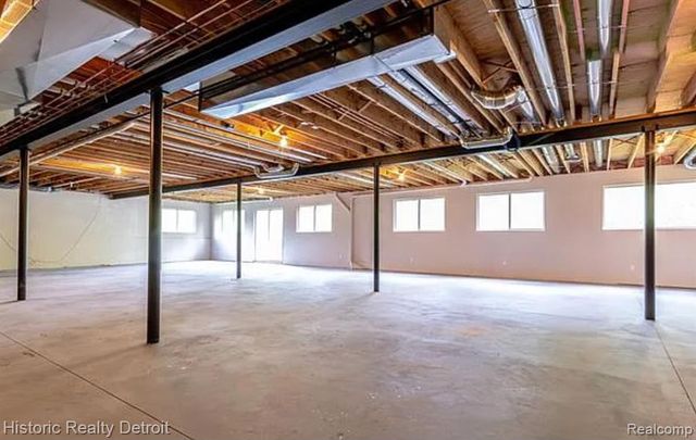 5695 N Branford Drive, West Bloomfield, MI 48322