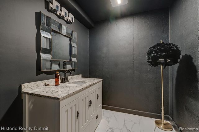 5695 N Branford Drive, West Bloomfield, MI 48322