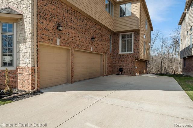 5695 N Branford Drive, West Bloomfield, MI 48322