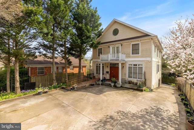 5248 MACARTHUR BLVD NW, Washington, DC 20016