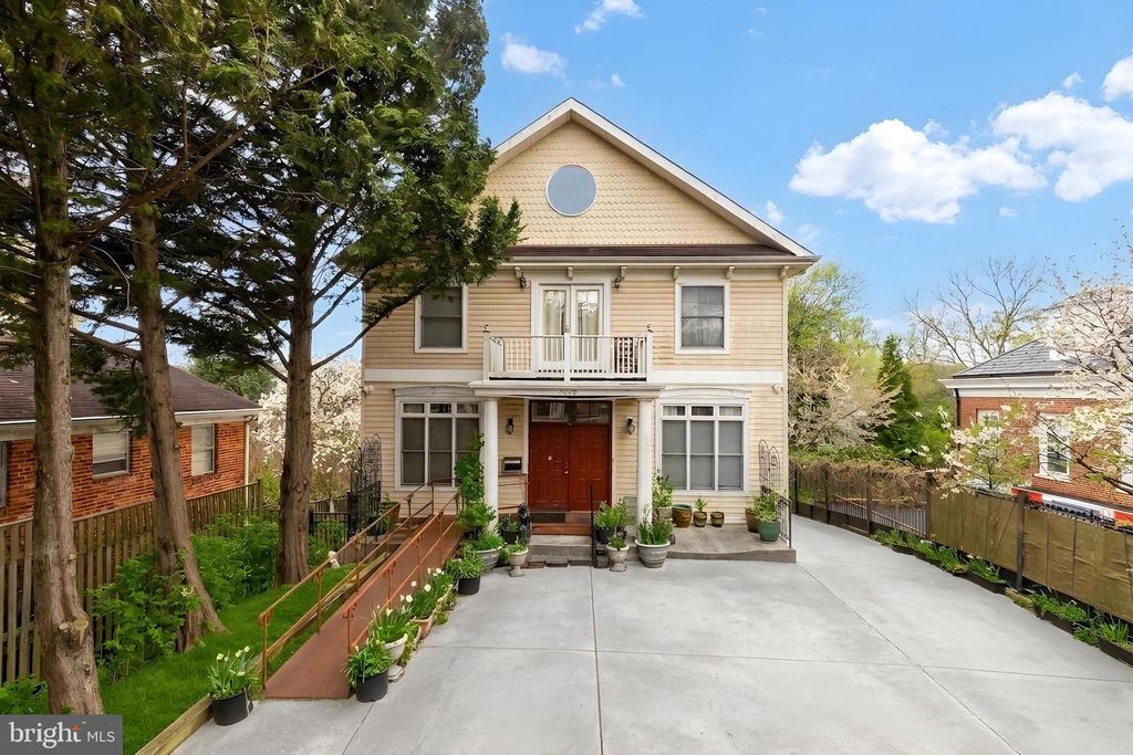 5248 MACARTHUR BLVD NW, Washington, DC 20016