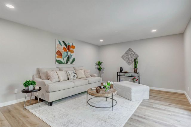 5634 Cerritos Drive, Houston, TX 77035