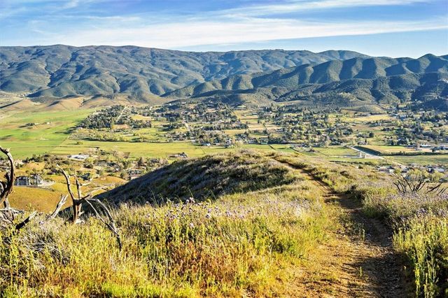 48725 Shallow Springs Road N, Leona Valley, CA 93551