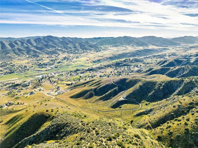 48725 Shallow Springs Road N, Leona Valley, CA 93551