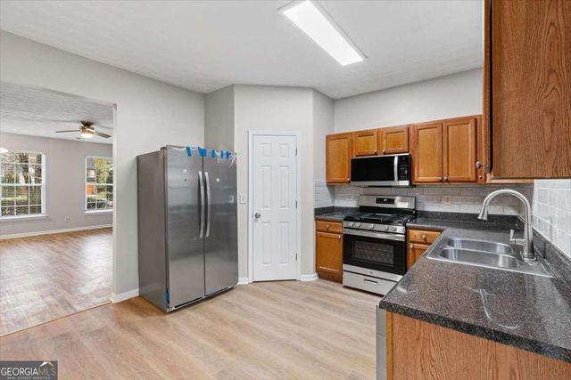 3852 Shenfield Drive, Union City, GA 30291