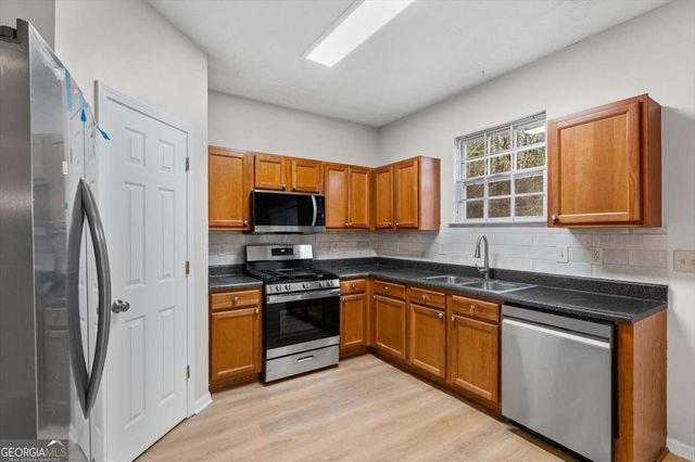 3852 Shenfield Drive, Union City, GA 30291