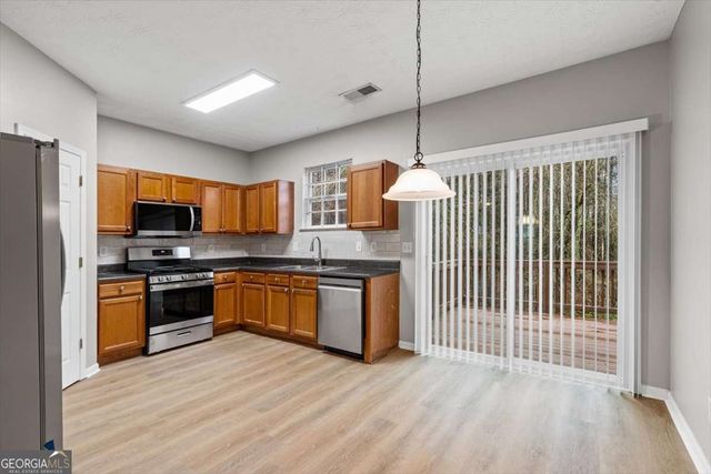 3852 Shenfield Drive, Union City, GA 30291