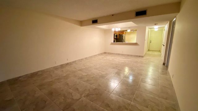 7030 Half Moon Circle 216, Hypoluxo, FL 33462