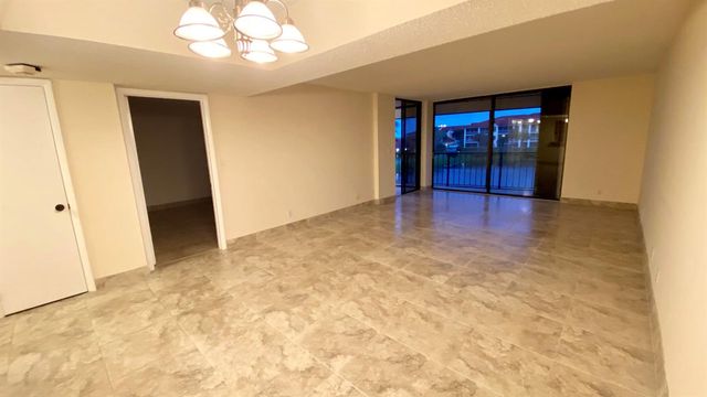 7030 Half Moon Circle 216, Hypoluxo, FL 33462