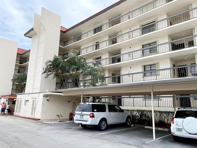 7030 Half Moon Circle 216, Hypoluxo, FL 33462