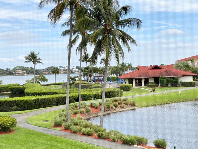 7030 Half Moon Circle 216, Hypoluxo, FL 33462