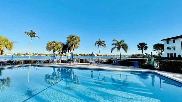 7030 Half Moon Circle 216, Hypoluxo, FL 33462