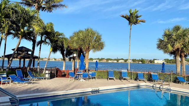 7030 Half Moon Circle 216, Hypoluxo, FL 33462