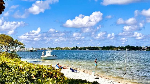 7030 Half Moon Circle 216, Hypoluxo, FL 33462