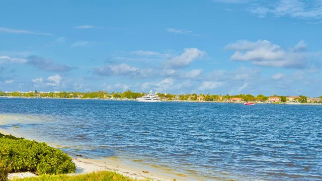 7030 Half Moon Circle 216, Hypoluxo, FL 33462