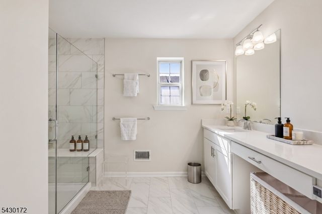 1 Periwinkle Ln, Warren Twp., NJ 07059