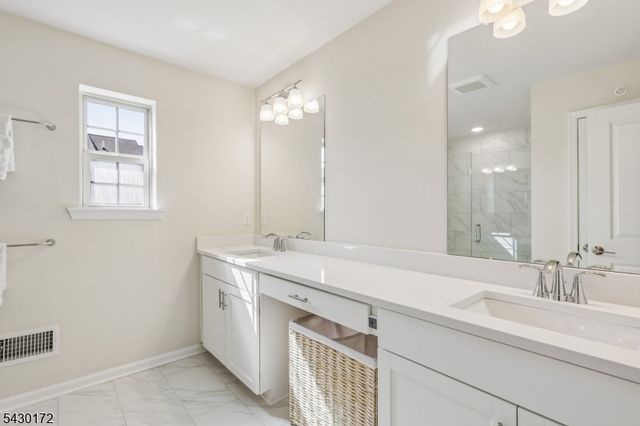 1 Periwinkle Ln, Warren Twp., NJ 07059