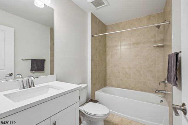 1 Periwinkle Ln, Warren Twp., NJ 07059