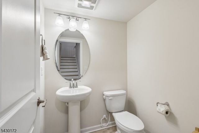 1 Periwinkle Ln, Warren Twp., NJ 07059