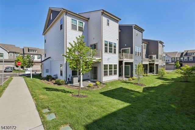 1 Periwinkle Ln, Warren Twp., NJ 07059