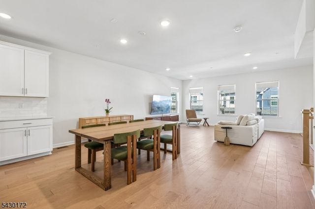 1 Periwinkle Ln, Warren Twp., NJ 07059