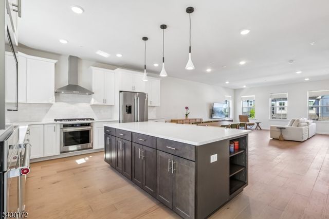 1 Periwinkle Ln, Warren Twp., NJ 07059