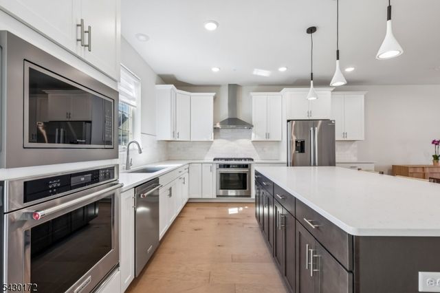 1 Periwinkle Ln, Warren Twp., NJ 07059