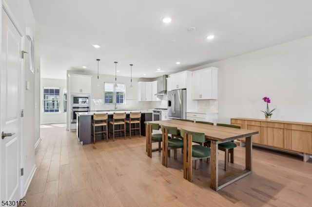 1 Periwinkle Ln, Warren Twp., NJ 07059