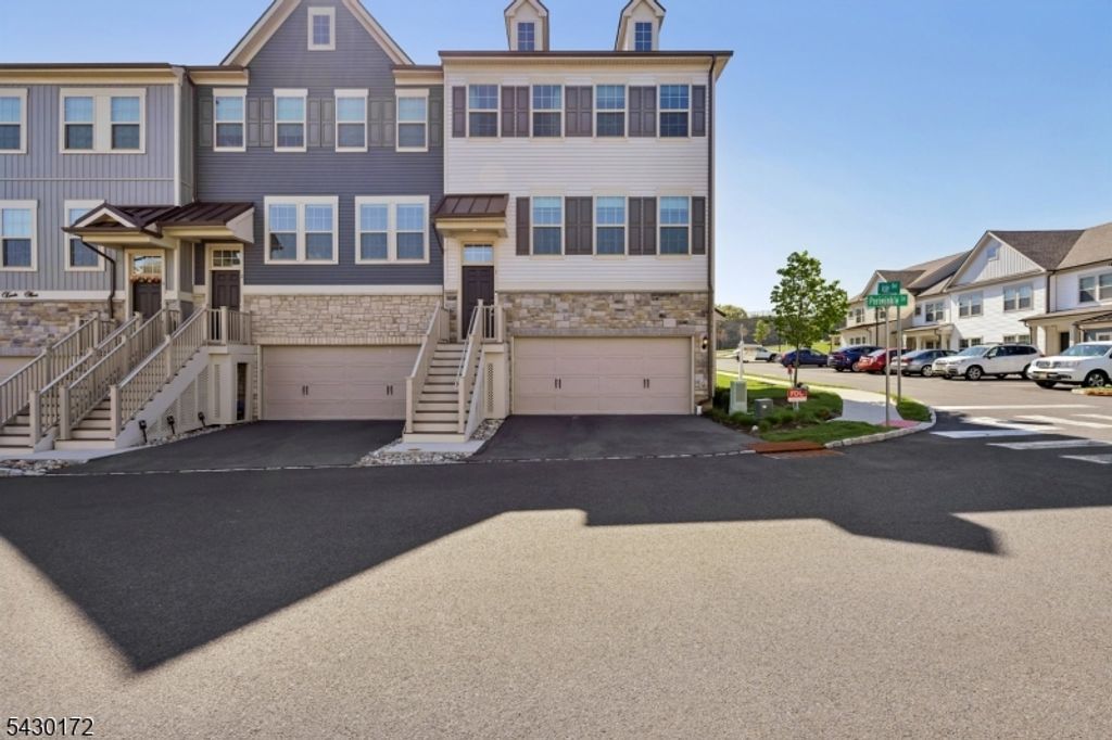 1 Periwinkle Ln, Warren Twp., NJ 07059