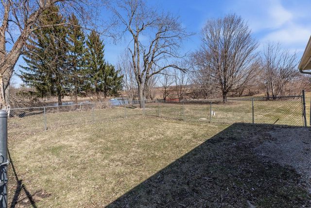 W8418 Hemlock ROAD, Beaver Dam, WI 53916