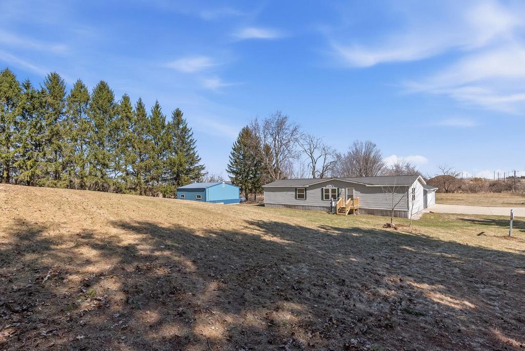 W8418 Hemlock ROAD, Beaver Dam, WI 53916