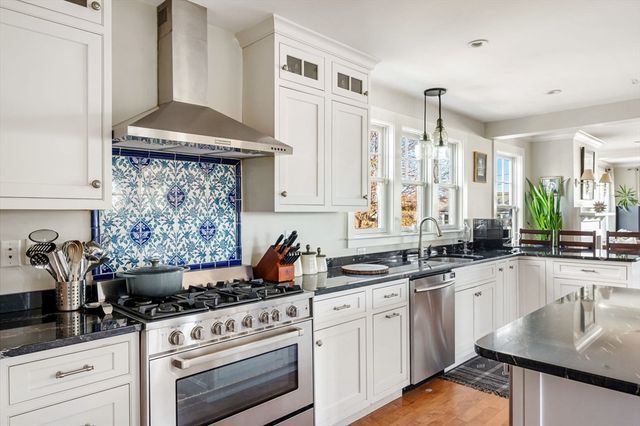 77 Salisbury Street, Hull, MA 02045
