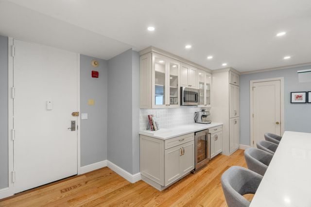 65 East India Row 27F, Boston, MA 02110