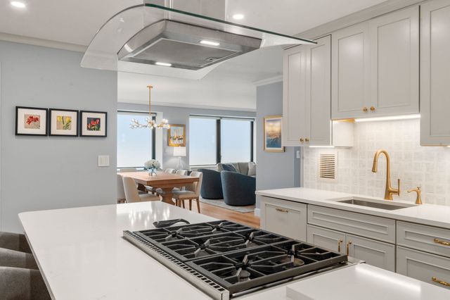 65 East India Row 27F, Boston, MA 02110