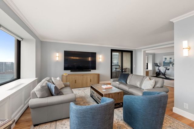 65 East India Row 27F, Boston, MA 02110