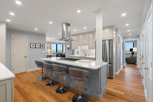 65 East India Row 27F, Boston, MA 02110