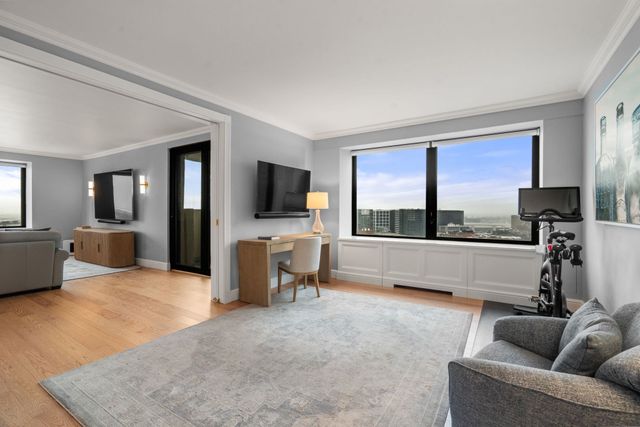 65 East India Row 27F, Boston, MA 02110