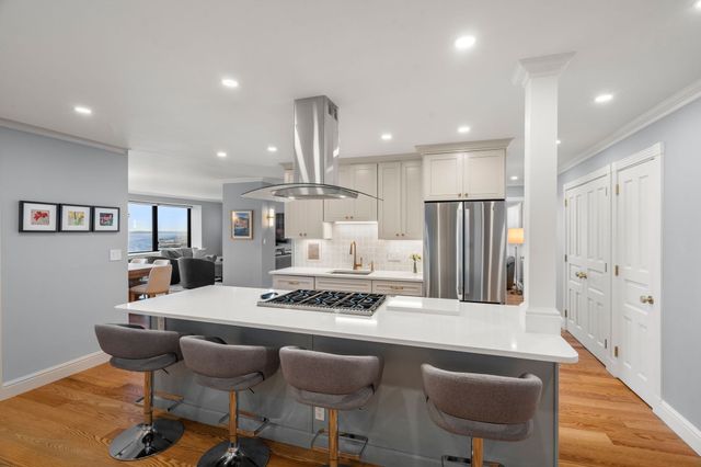 65 East India Row 27F, Boston, MA 02110
