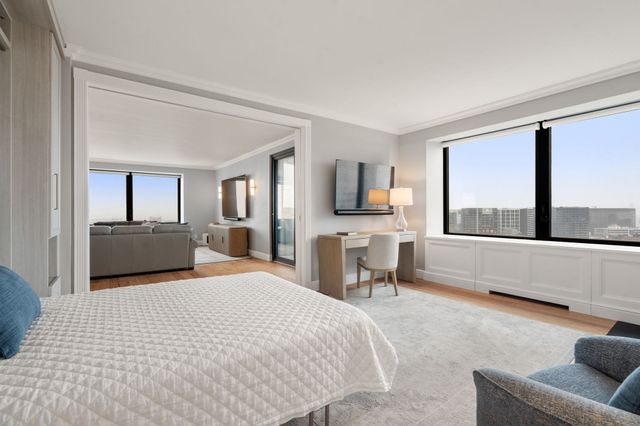 65 East India Row 27F, Boston, MA 02110