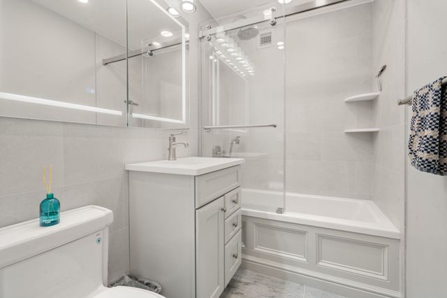 65 East India Row 27F, Boston, MA 02110