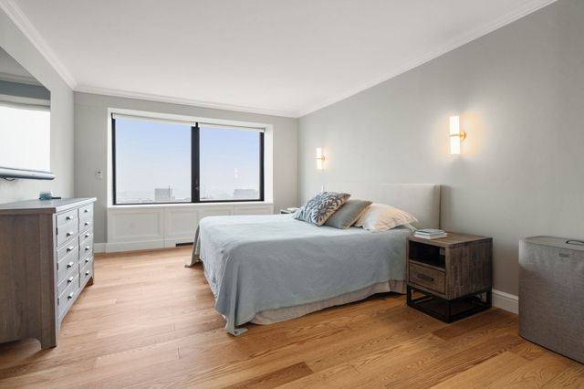65 East India Row 27F, Boston, MA 02110