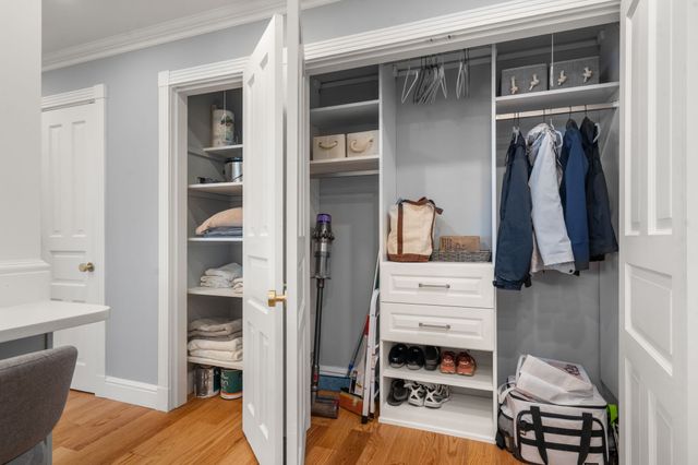 65 East India Row 27F, Boston, MA 02110