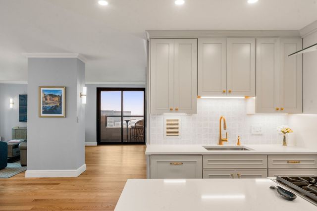 65 East India Row 27F, Boston, MA 02110