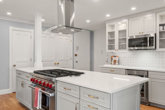65 East India Row 27F, Boston, MA 02110