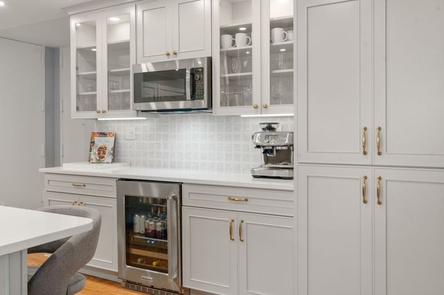 65 East India Row 27F, Boston, MA 02110