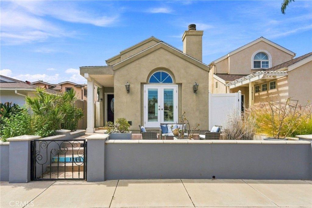 1209 Huntington Street, Huntington Beach, CA 92648 — exterior